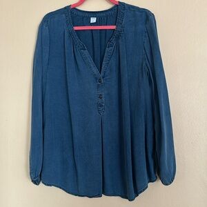 Women’s long sleeve denim color blouse, size XL